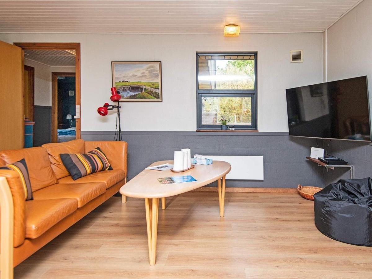 8 Person Holiday Home In R M Lakolk Екстер'єр фото