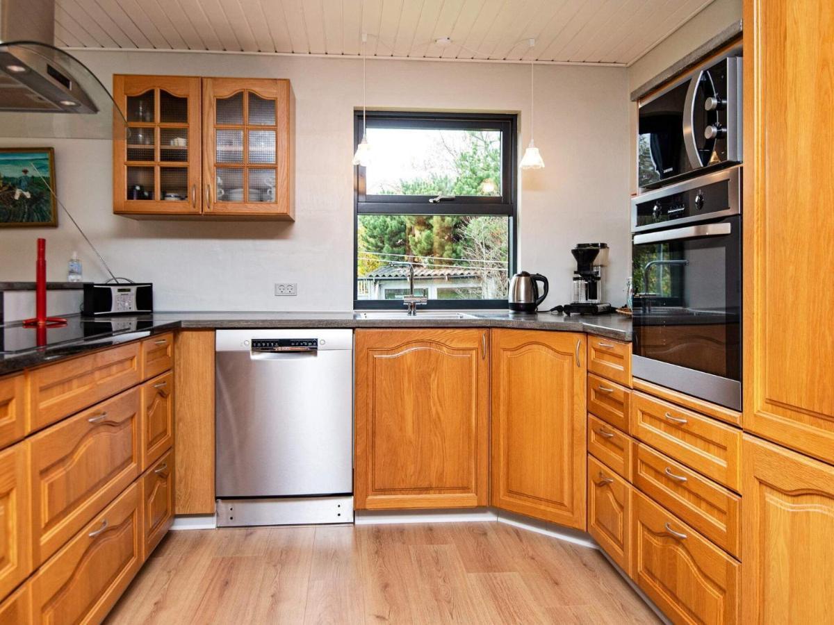 8 Person Holiday Home In R M Lakolk Екстер'єр фото